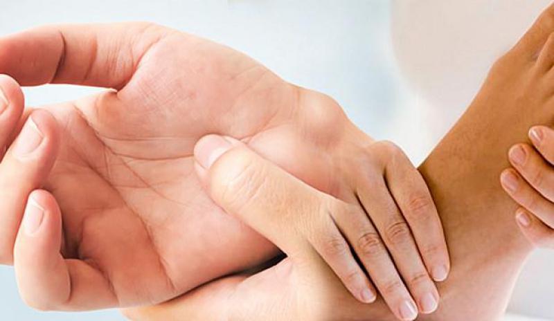 Kolda Sinir Sıkışması Belirtileri ve Tedavisi